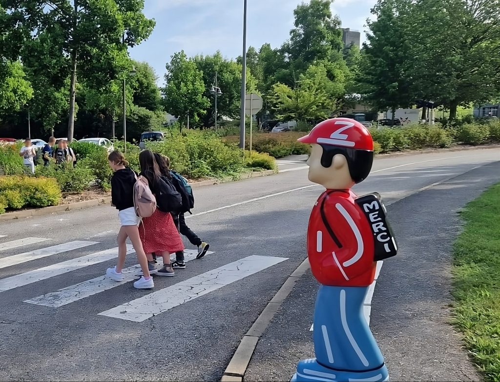 Figurine de signalisation 3D Arthur et Zoé aux abords des écoles