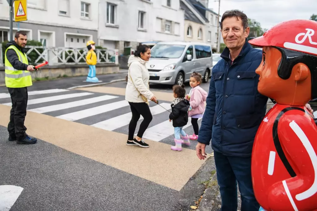 Figurine SERAC installée à Quimper, commune témoin